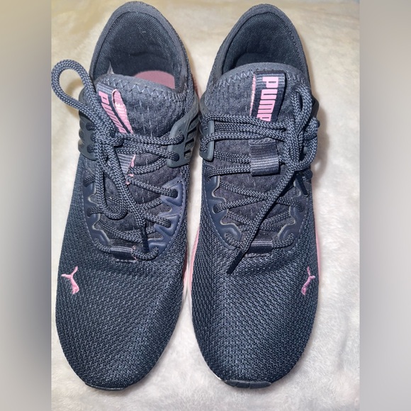 PUMA Women's Black and Pink Athletic Sneakers - Picture 1 of 4